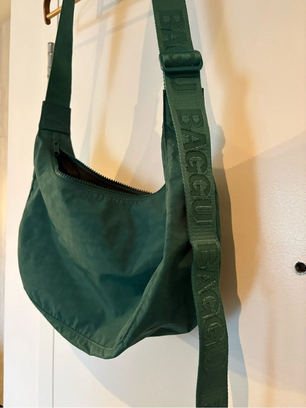 BAGGU medium nylon crescent bag in Cypress/green - Picture 2 of 3